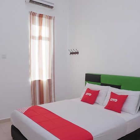 Oyo 90005 Dc Villa Guest House Kuala Rompin Luaran gambar